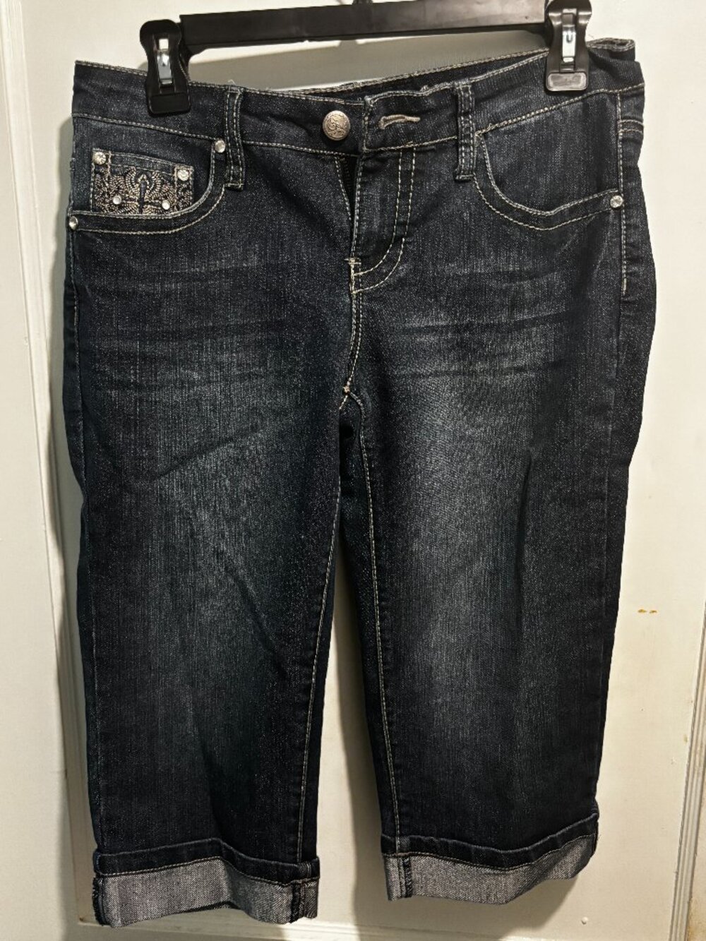 Earl Jean Blue Women’s Dark Wash Denim Capris Embellished Cross Pockets | Size 7